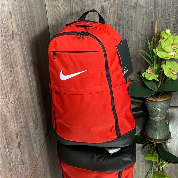 ❤️ Nike Brasilia 30L Backpack red/black/white - Picture 2 of 8